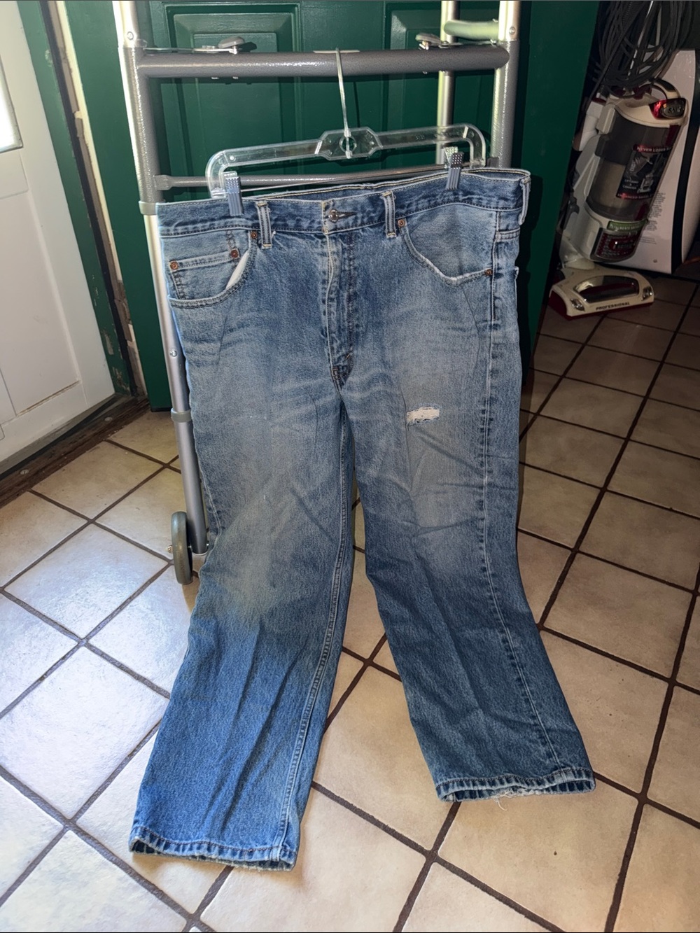 Men’s Levi’s Denim 550 Jeans 38x30 Distressed